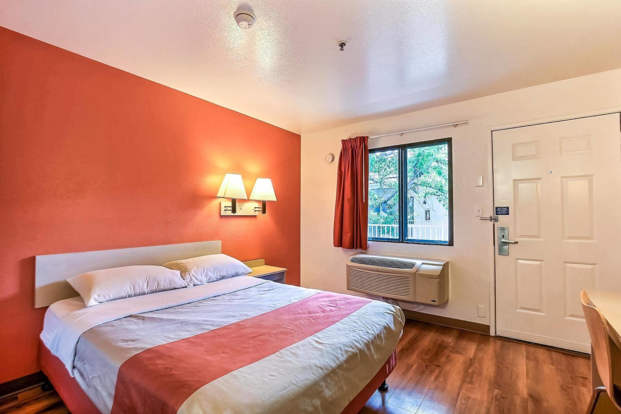 Motel 6-Pinole, Ca Ngoại thất bức ảnh