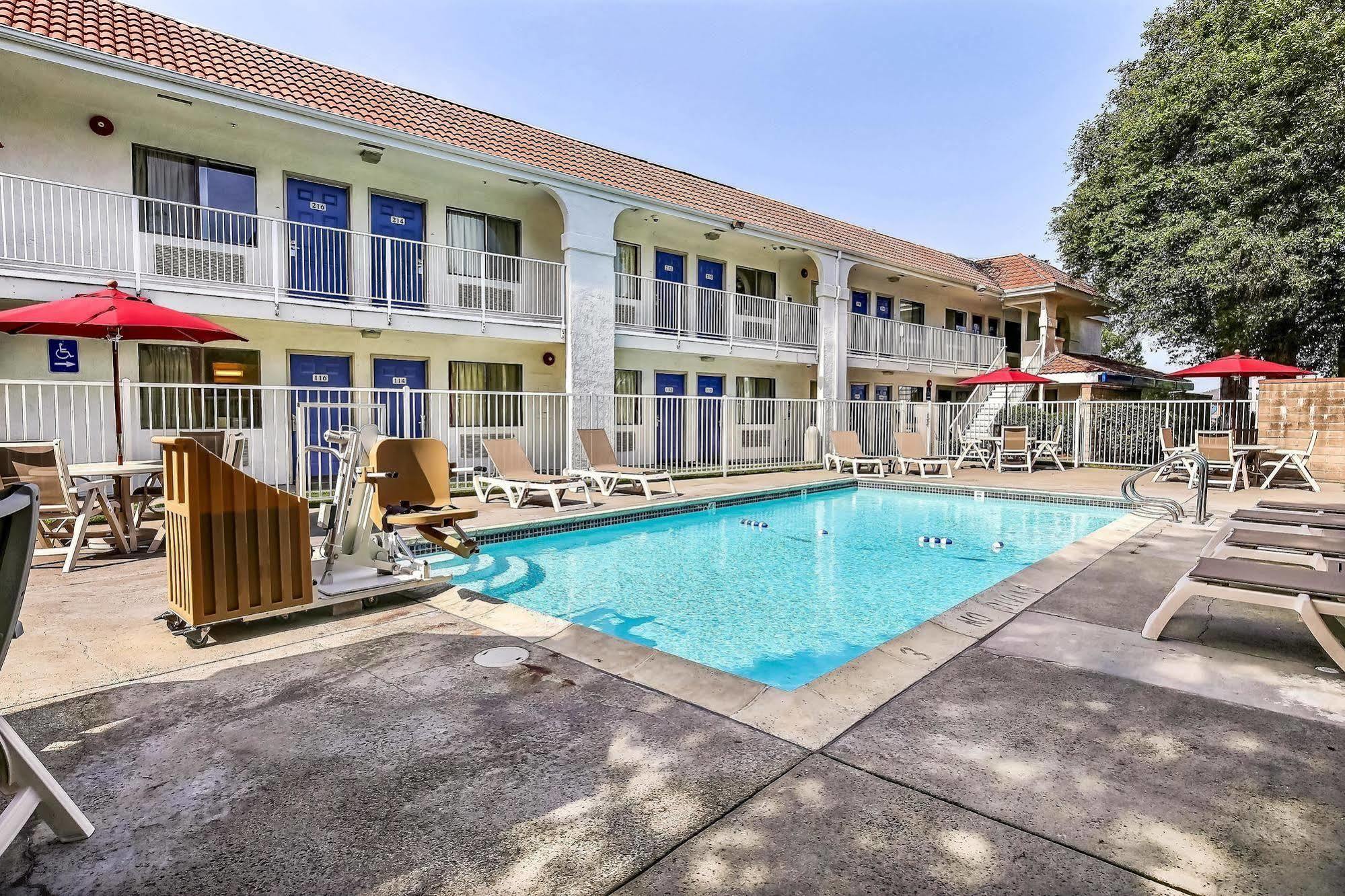 Motel 6-Pinole, Ca Ngoại thất bức ảnh